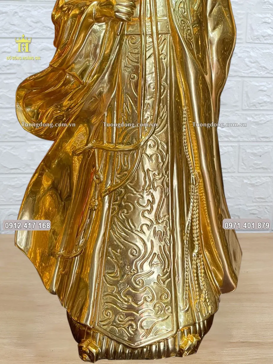 Từng họa tiết hoa văn được chạm khắc sắc nét